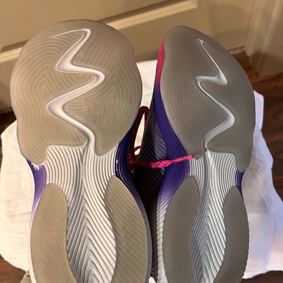 New Balance CoCo sneakers. Size 6.5. Excellent condition. - Picture 2 of 5